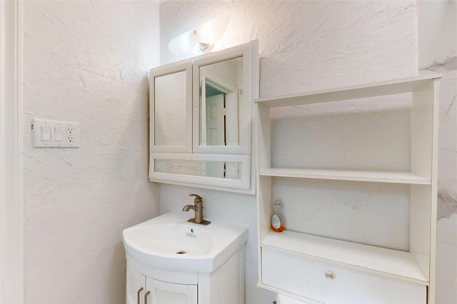 502 Moody Avenue, League City, TX 77573