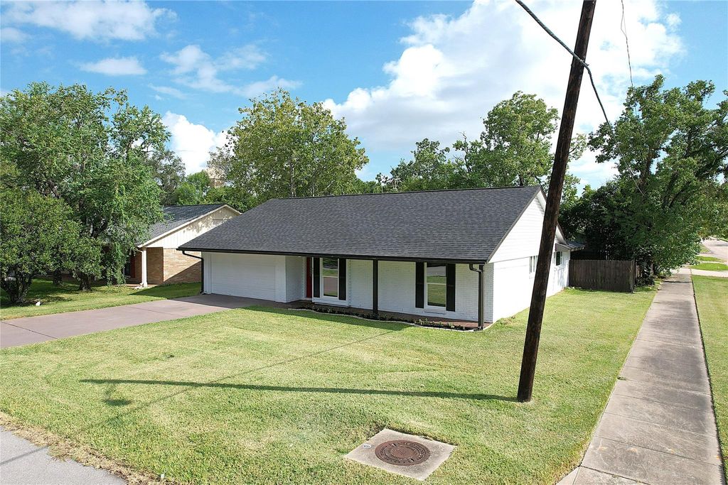 502 Moody Avenue, League City, TX 77573