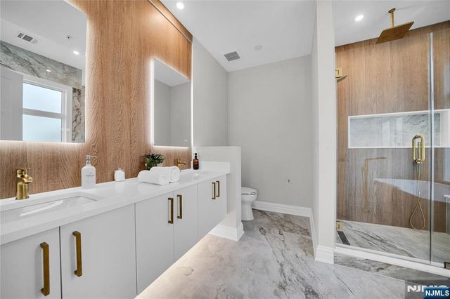 306 Coolidge Avenue, Fort Lee, NJ 07024