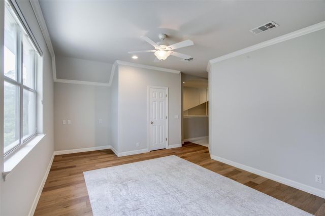 18 Glenway DR, The Hills, TX 78738