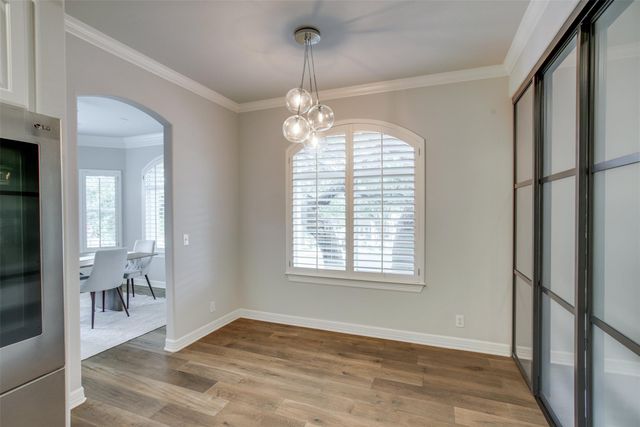 18 Glenway DR, The Hills, TX 78738