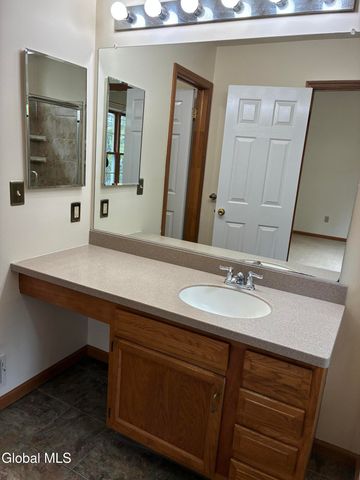 25 Stratton Circle, Troy, NY 12182