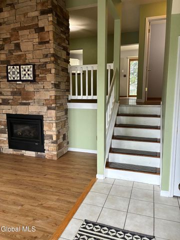 25 Stratton Circle, Troy, NY 12182