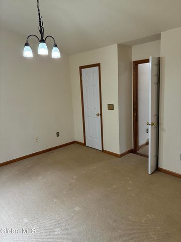 25 Stratton Circle, Troy, NY 12182
