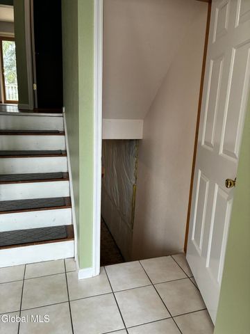 25 Stratton Circle, Troy, NY 12182
