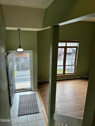 25 Stratton Circle, Troy, NY 12182