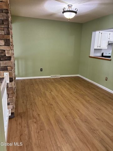 25 Stratton Circle, Troy, NY 12182
