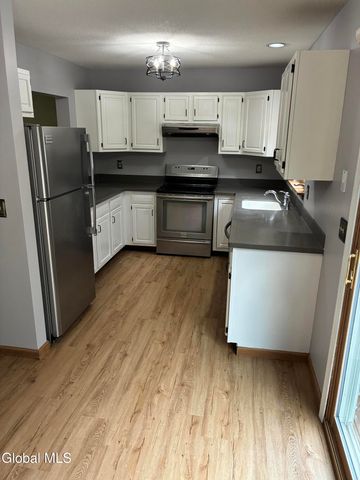 25 Stratton Circle, Troy, NY 12182