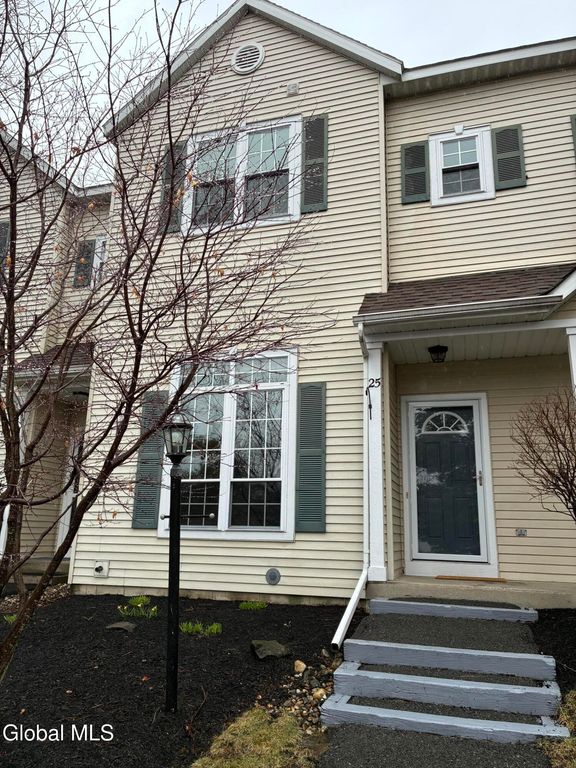 25 Stratton Circle, Troy, NY 12182