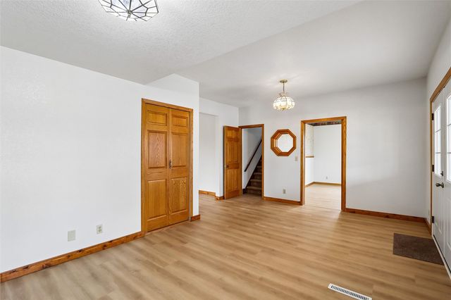 5705 Beverly Road SW, Cedar Rapids, IA 52404
