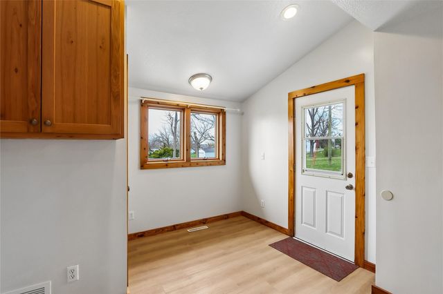 5705 Beverly Road SW, Cedar Rapids, IA 52404