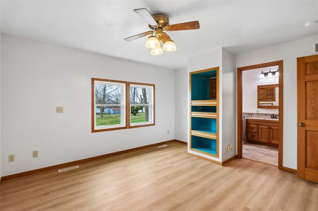 5705 Beverly Road SW, Cedar Rapids, IA 52404