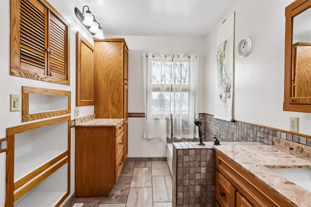 5705 Beverly Road SW, Cedar Rapids, IA 52404