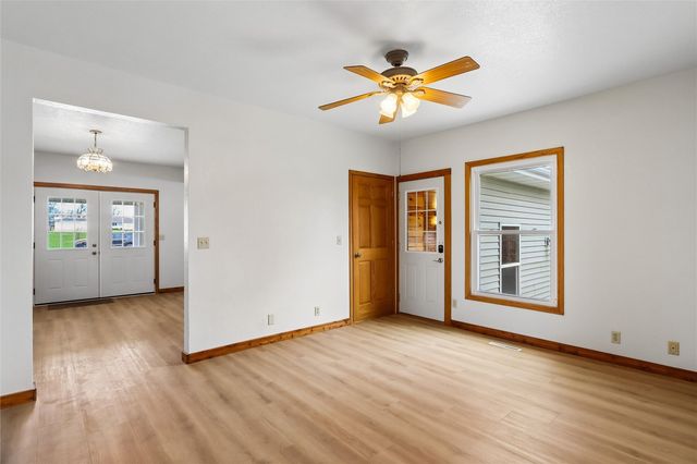 5705 Beverly Road SW, Cedar Rapids, IA 52404