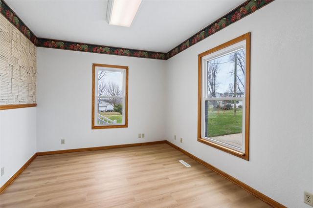5705 Beverly Road SW, Cedar Rapids, IA 52404