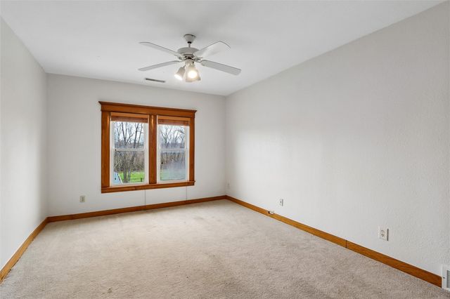 5705 Beverly Road SW, Cedar Rapids, IA 52404