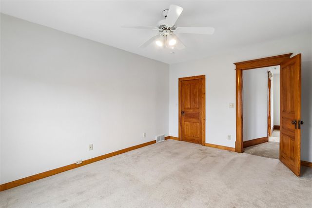 5705 Beverly Road SW, Cedar Rapids, IA 52404