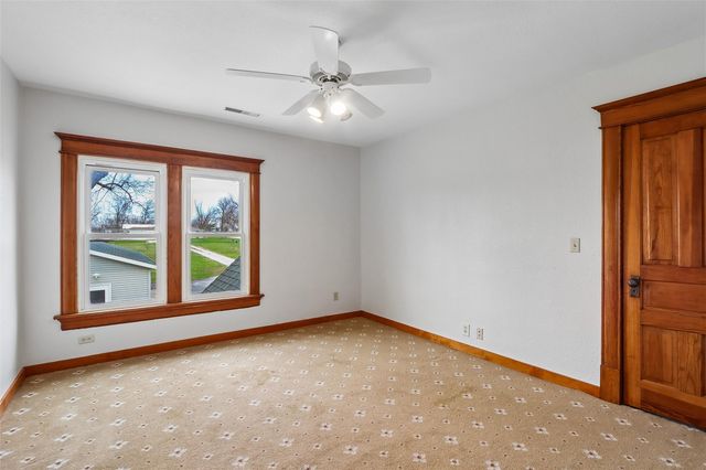 5705 Beverly Road SW, Cedar Rapids, IA 52404