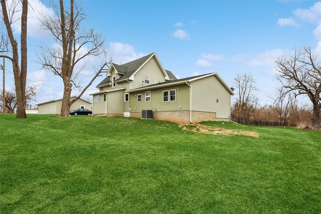 5705 Beverly Road SW, Cedar Rapids, IA 52404