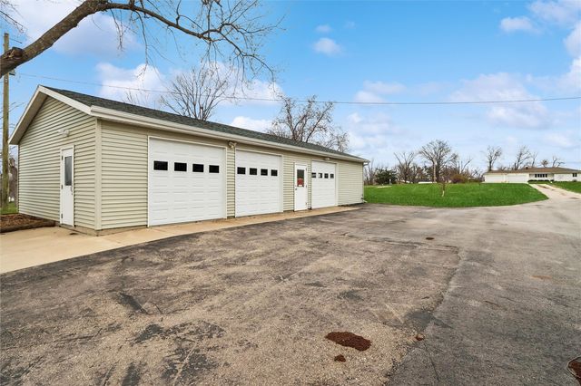 5705 Beverly Road SW, Cedar Rapids, IA 52404