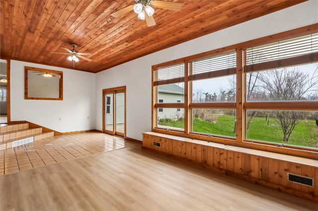 5705 Beverly Road SW, Cedar Rapids, IA 52404