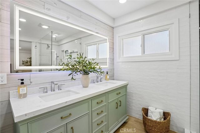 1041 E Burlinghall Drive, Long Beach, CA 90807