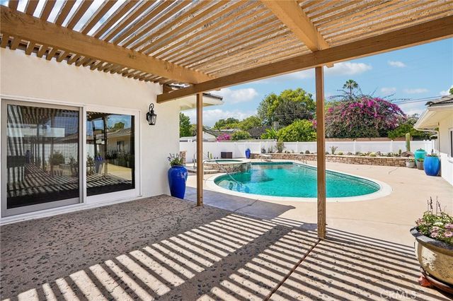 1041 E Burlinghall Drive, Long Beach, CA 90807