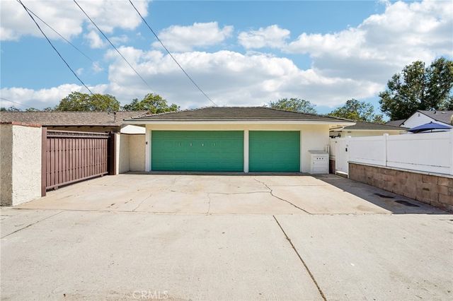 1041 E Burlinghall Drive, Long Beach, CA 90807