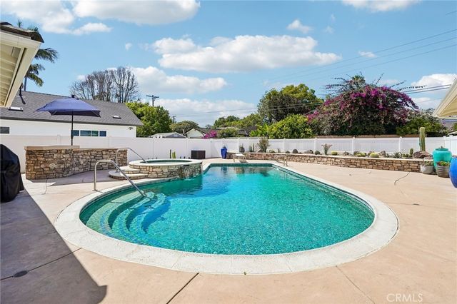 1041 E Burlinghall Drive, Long Beach, CA 90807