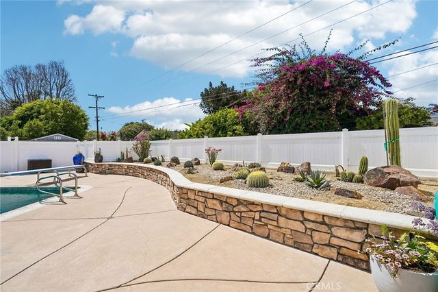 1041 E Burlinghall Drive, Long Beach, CA 90807