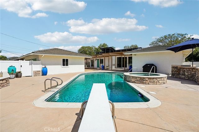 1041 E Burlinghall Drive, Long Beach, CA 90807