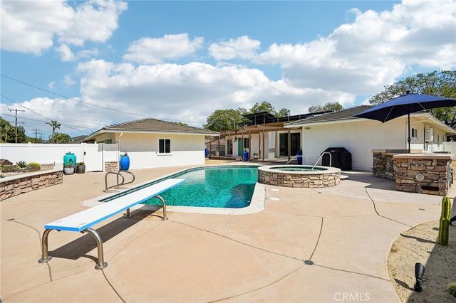 1041 E Burlinghall Drive, Long Beach, CA 90807
