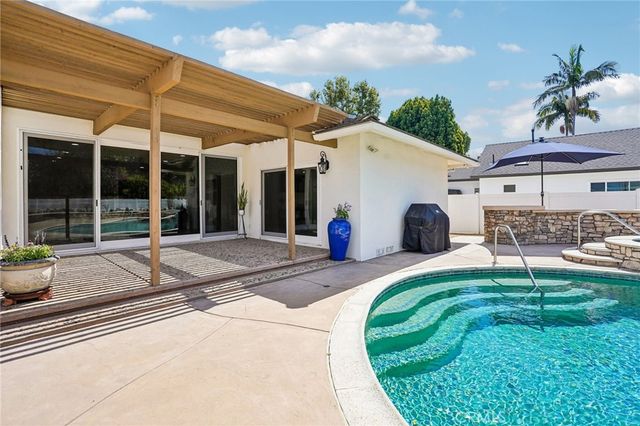 1041 E Burlinghall Drive, Long Beach, CA 90807