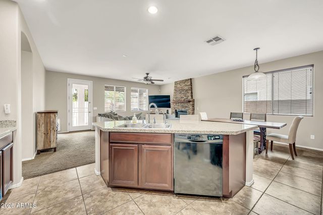 742 E KINGBIRD Drive, Gilbert, AZ 85297