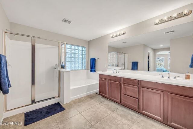 742 E KINGBIRD Drive, Gilbert, AZ 85297