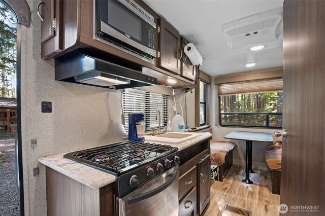 31 N Brook Lane, Hoodsport, WA 98548