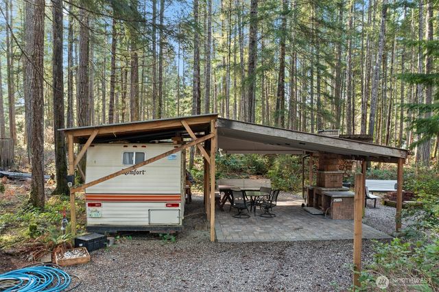 31 N Brook Lane, Hoodsport, WA 98548