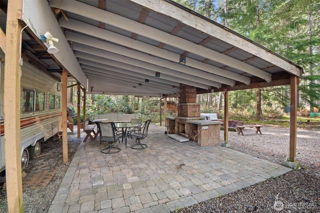 31 N Brook Lane, Hoodsport, WA 98548