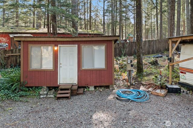 31 N Brook Lane, Hoodsport, WA 98548