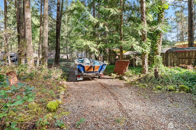 31 N Brook Lane, Hoodsport, WA 98548