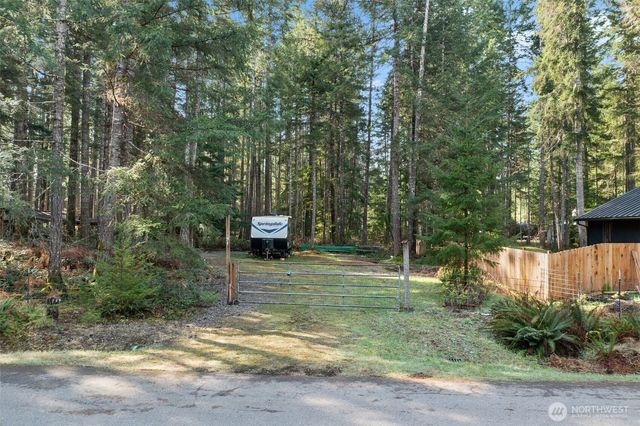 31 N Brook Lane, Hoodsport, WA 98548