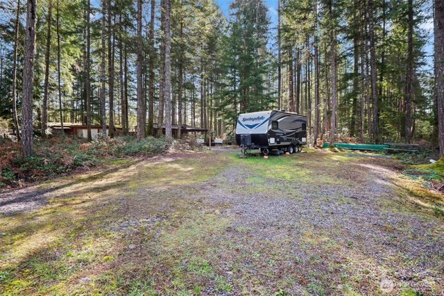 31 N Brook Lane, Hoodsport, WA 98548