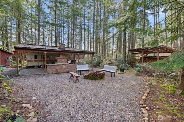 31 N Brook Lane, Hoodsport, WA 98548