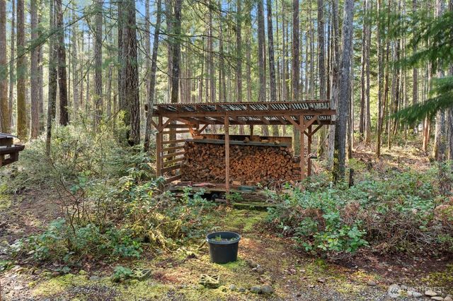 31 N Brook Lane, Hoodsport, WA 98548