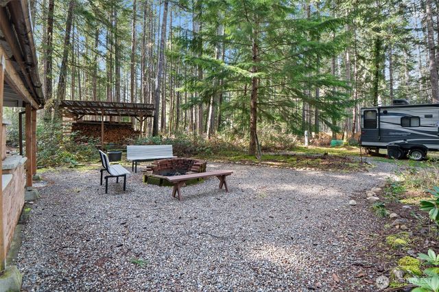 31 N Brook Lane, Hoodsport, WA 98548