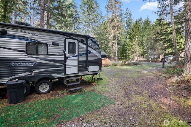 31 N Brook Lane, Hoodsport, WA 98548