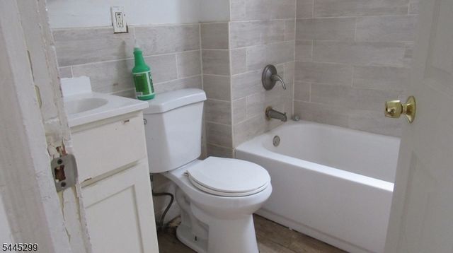 56 Sheridan St, Irvington Twp., NJ 07111