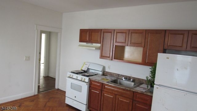 56 Sheridan St, Irvington Twp., NJ 07111