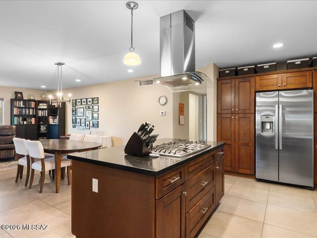 8901 E Bellevue Street, Tucson, AZ 85715