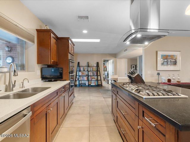 8901 E Bellevue Street, Tucson, AZ 85715